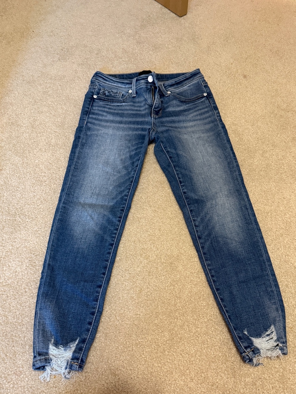 Buckle Black dark wash ankle skinny jeans size 25